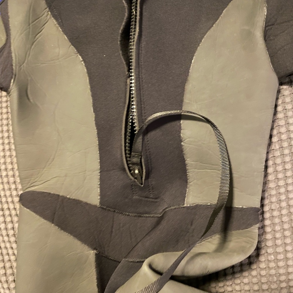 Wet Suit - Picture 6 of 7